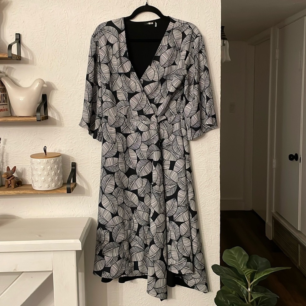 NATORI Leaves Of Paradise Wrap Dress Size 4 - Picture 3 of 6